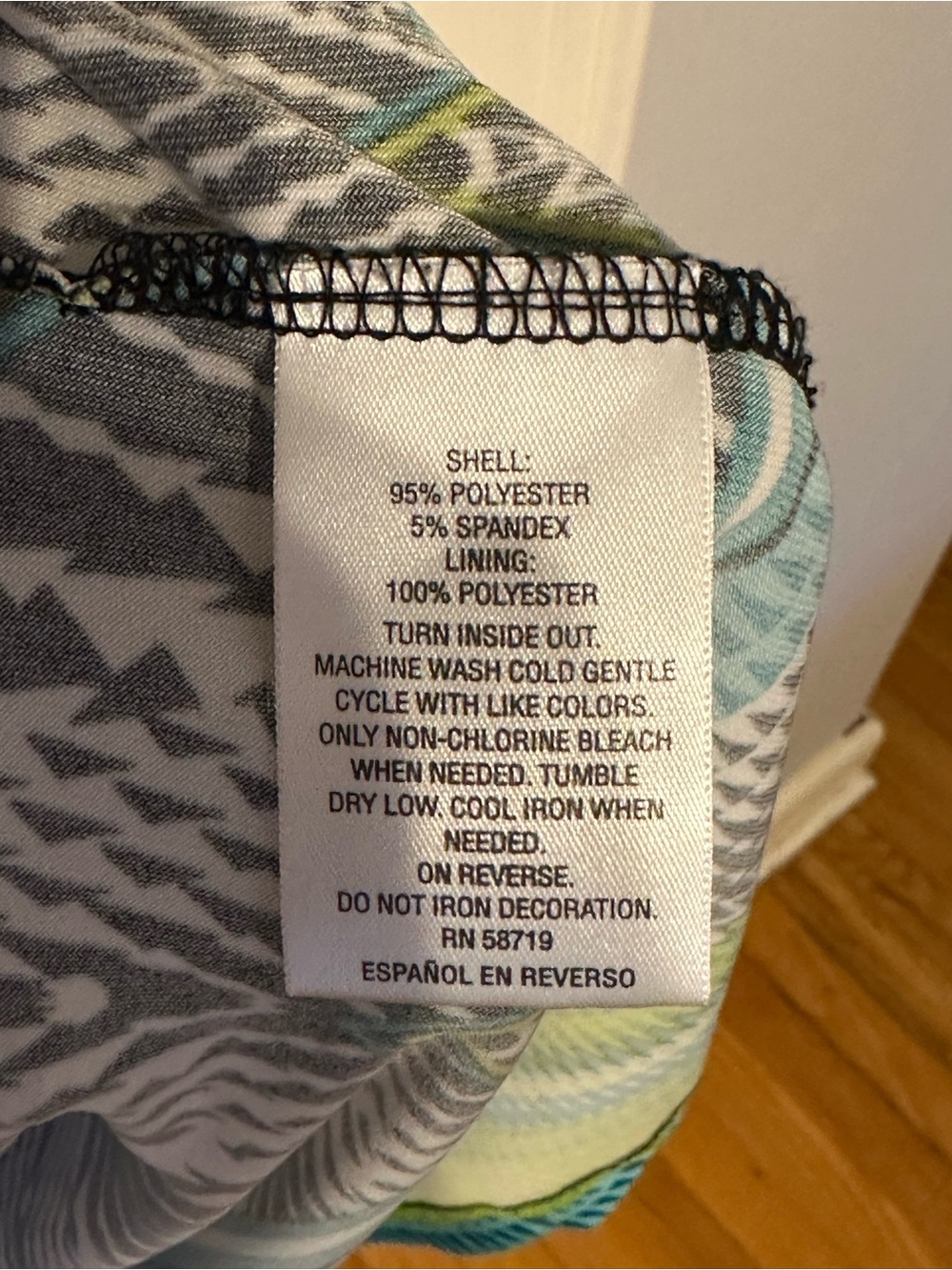 Sleeveless Black & Green Patterned Shift Dress - Picture 4 of 5